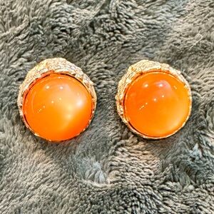 Vintage ART Orange Moonglow Lucite Cabochon Clip-On Earrings Gold Tone 1”